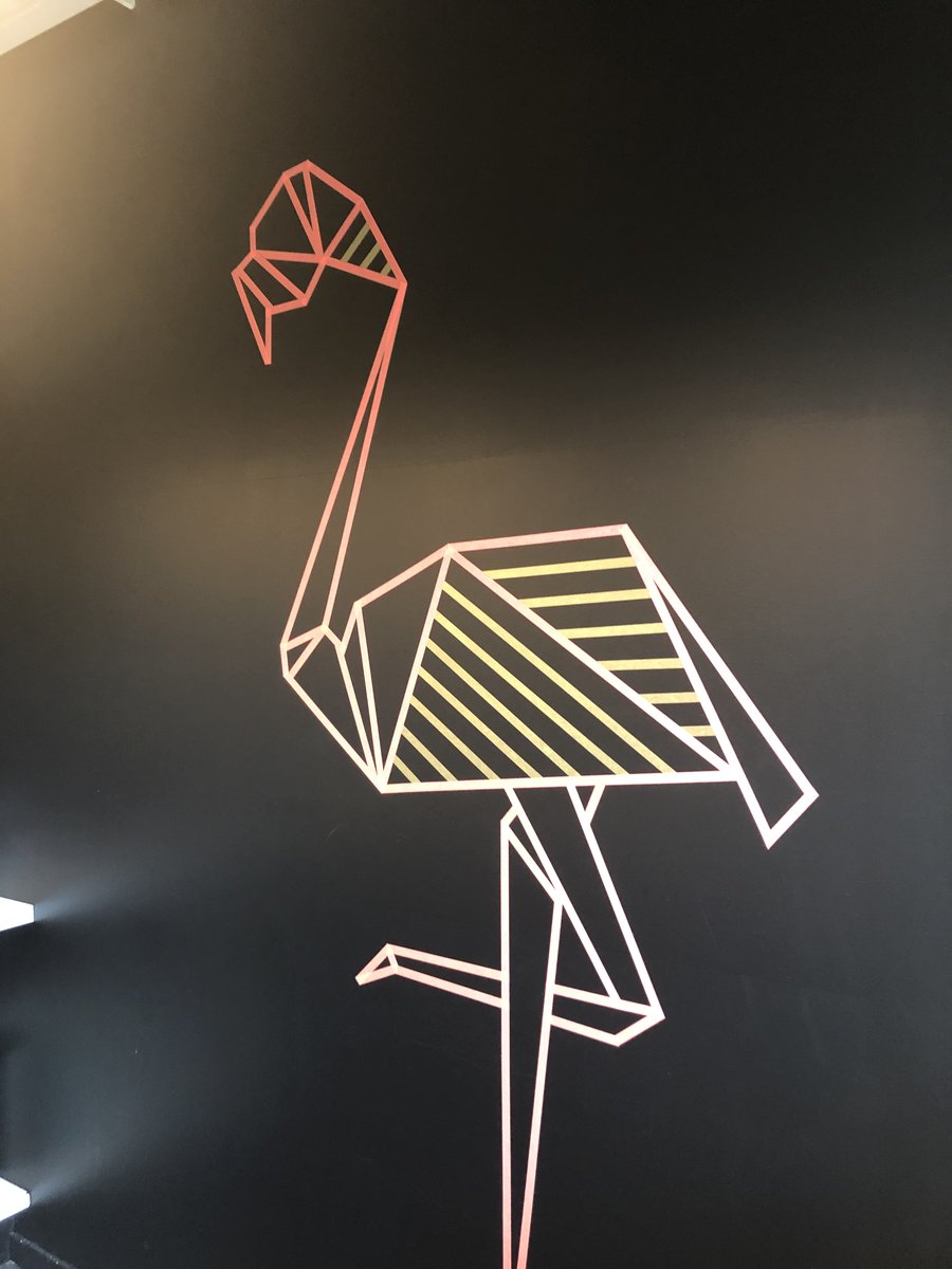 Buffet traiteur dressé pour un séminaire chez Smile Coworking