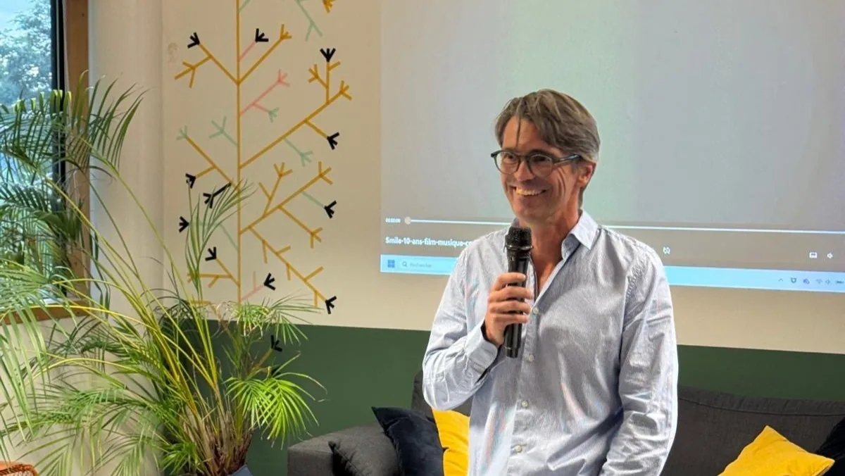 Discours des 10 ans de Smile Coworking devant les invités, à Cap Malo